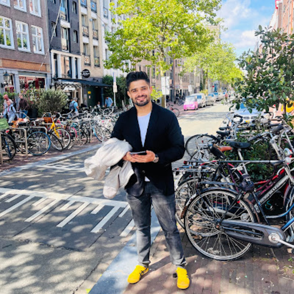 Meet your Posher, Nikhil